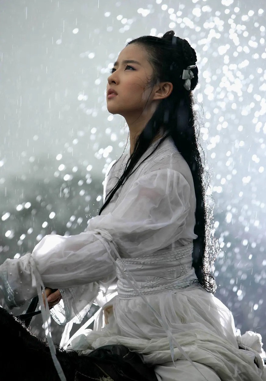 刘亦菲小龙女白衣舞剑旧照唯美仙气