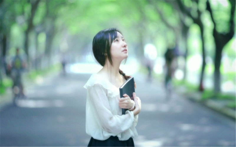 文艺范美女韩式麻花辫街拍写真