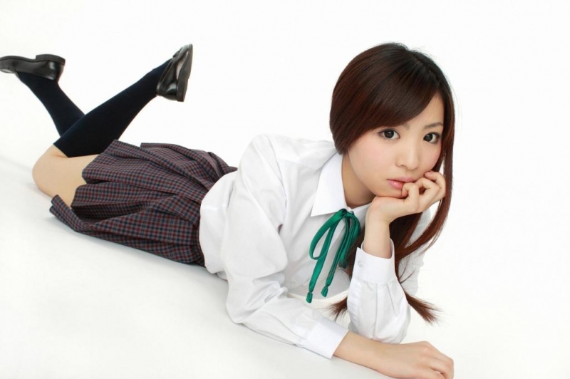 日本美女学生制服黑丝美腿写真