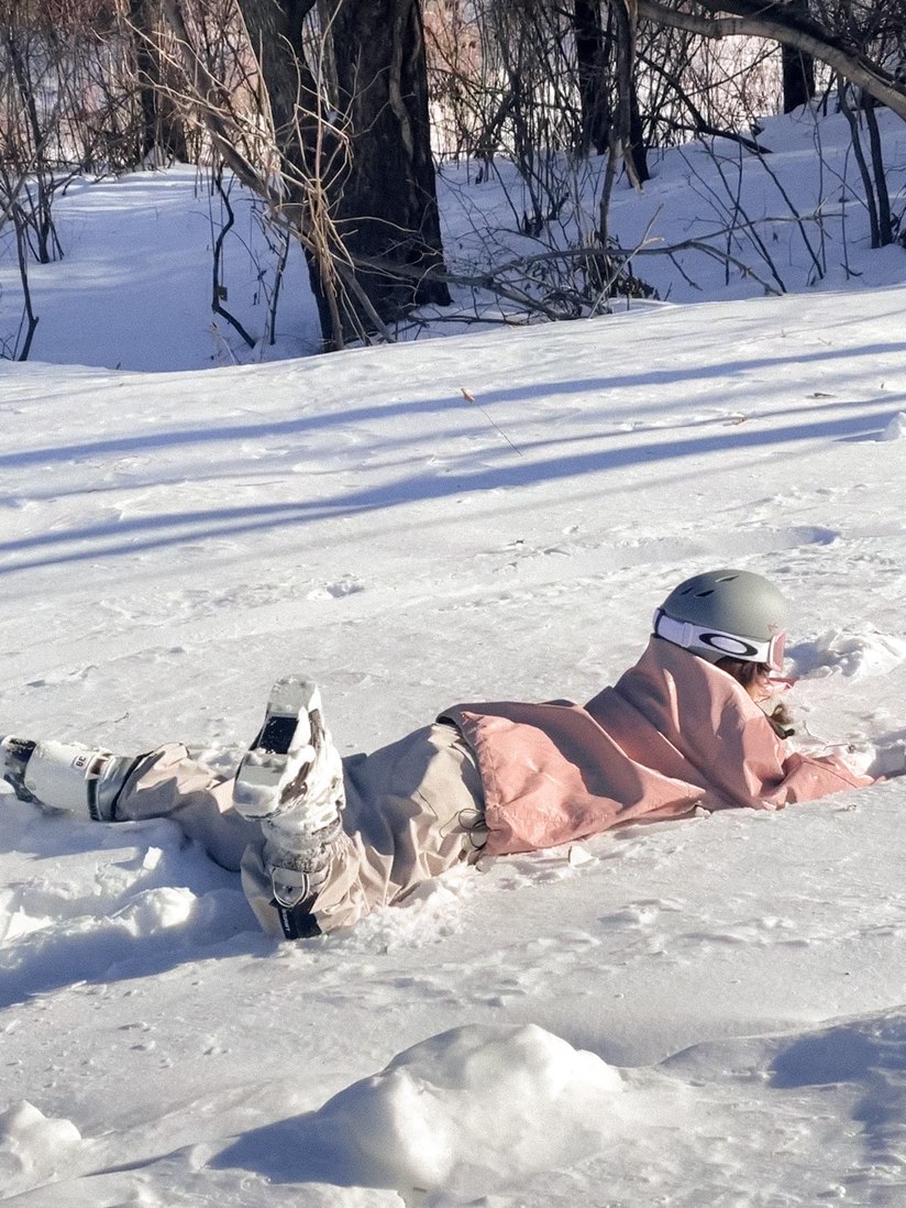 虞书欣滑雪场随拍嘟嘴比耶元气可爱图片