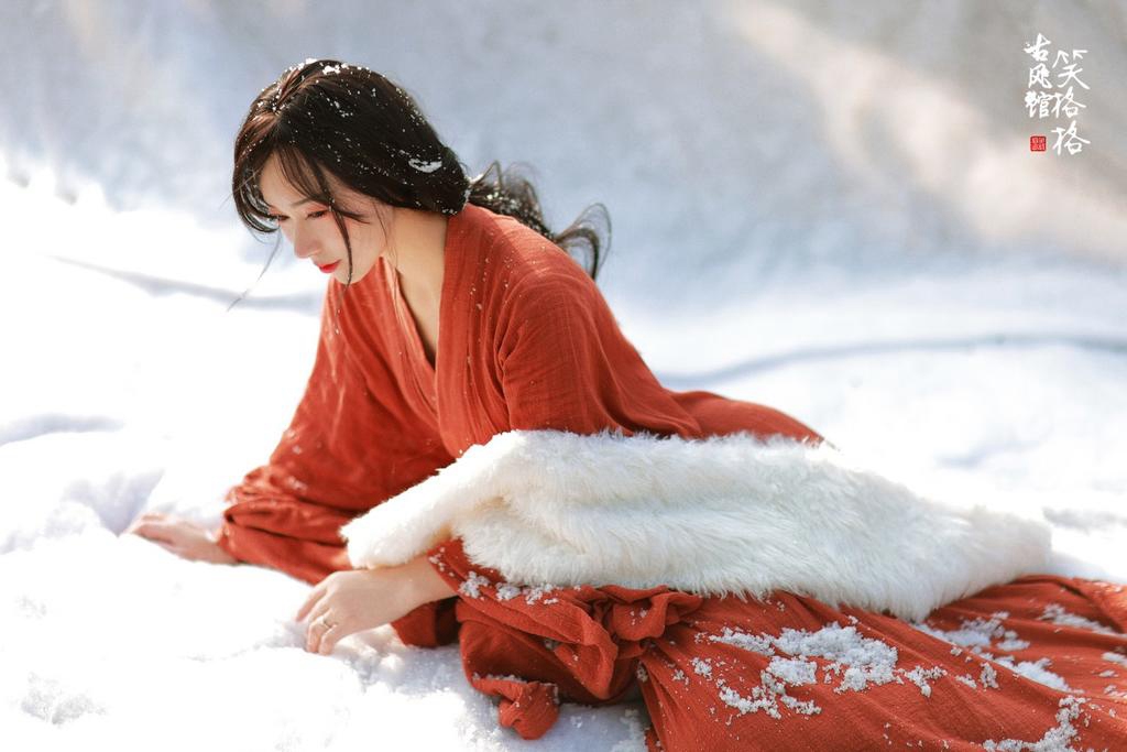 雪景中的汉服美女红妆素裹图片