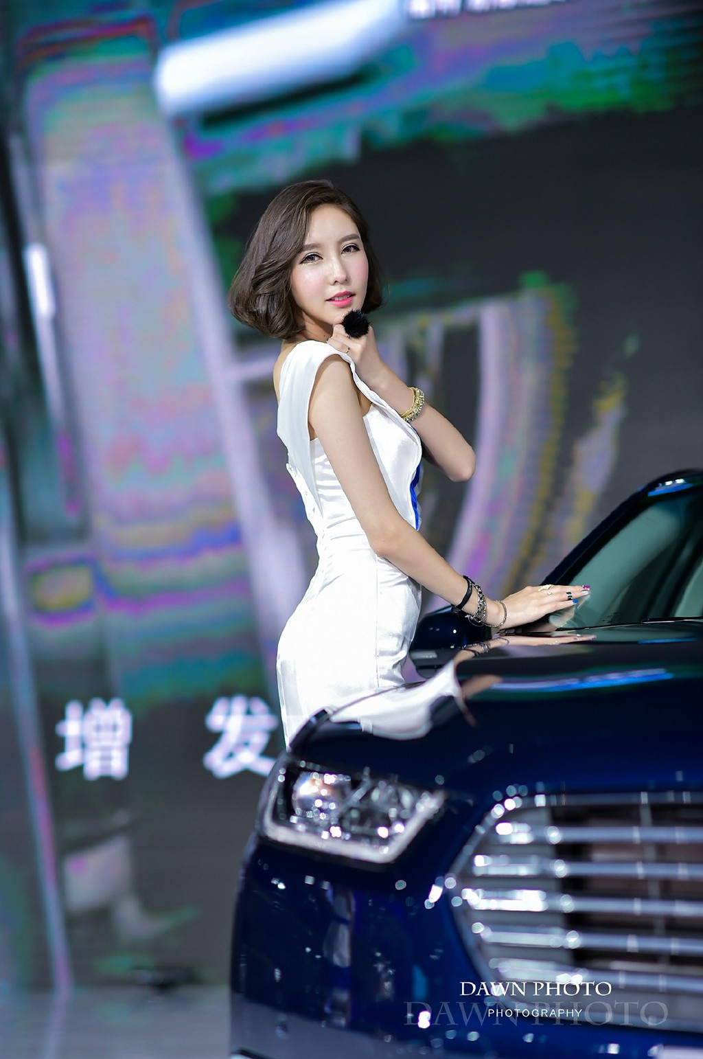 典型的韩国脸高挑美女车模