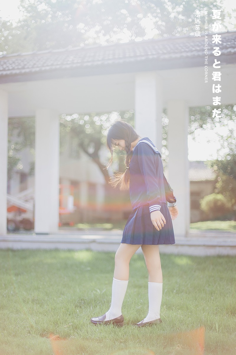 日本美女学生白长袜学生制服教室写真