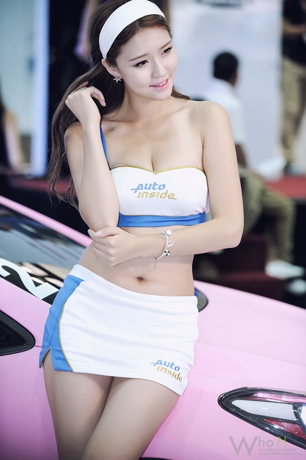 韩国抹胸超短美女车模