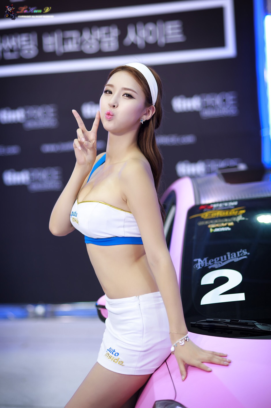 韩国抹胸超短美女车模