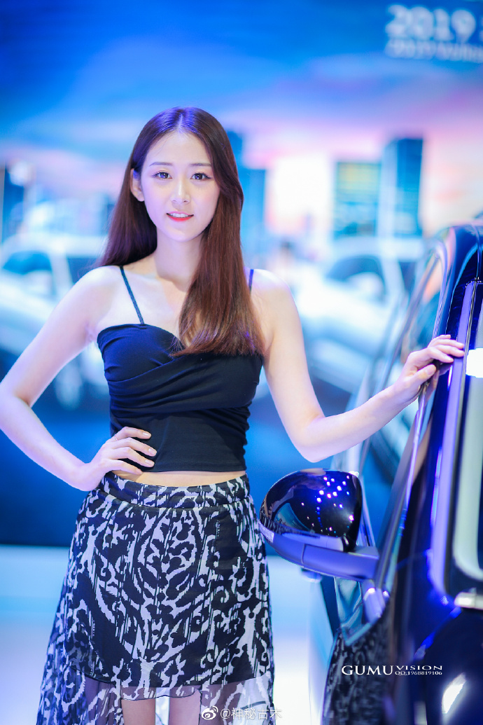 韩国车模吊带纱裙吸睛高清私房摄影