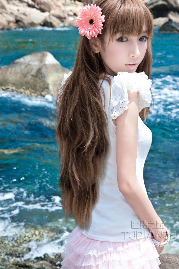 海边上的清纯女孩 白色短裙靓丽迷人