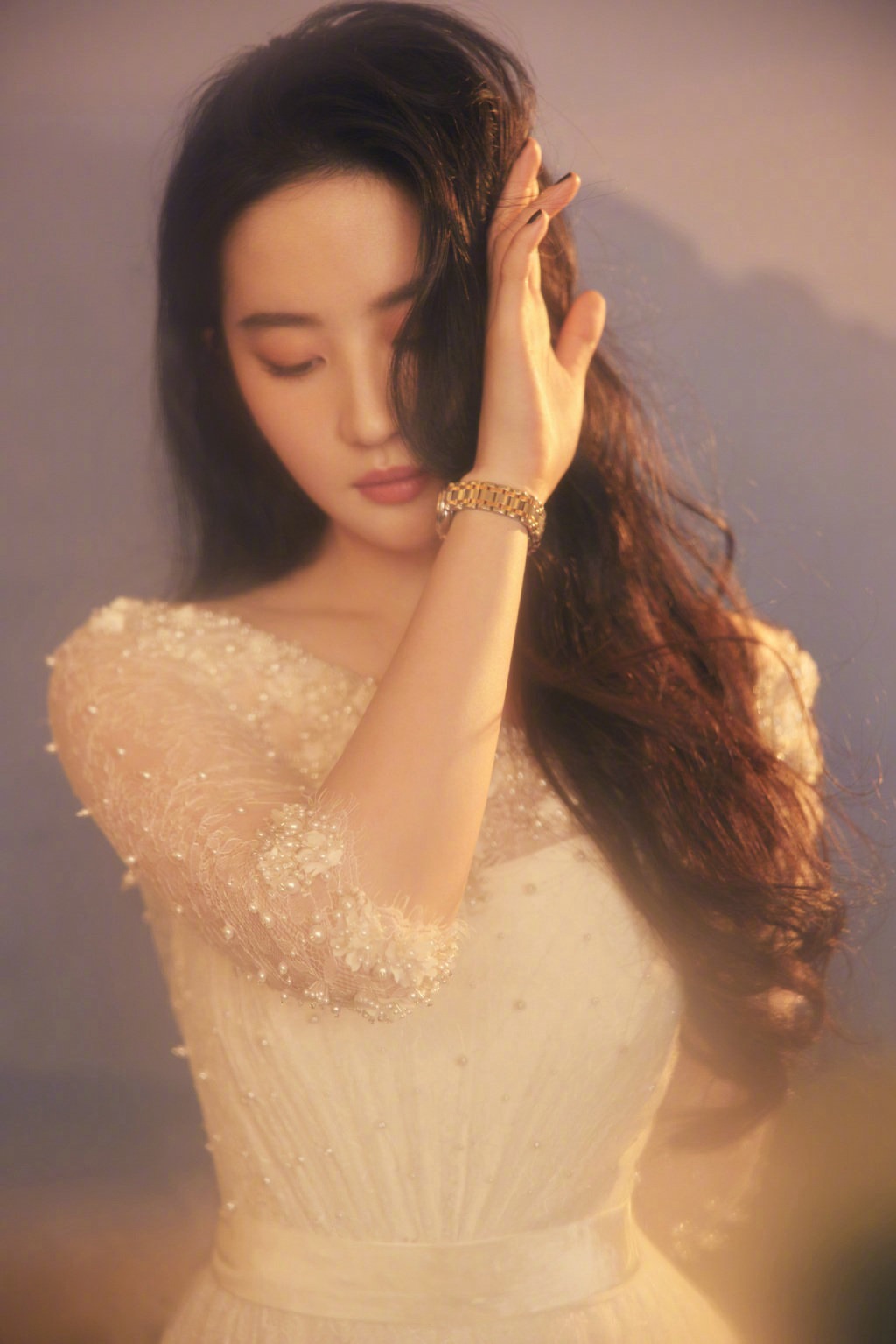 刘亦菲蕾丝珍珠纱裙温柔典雅写真