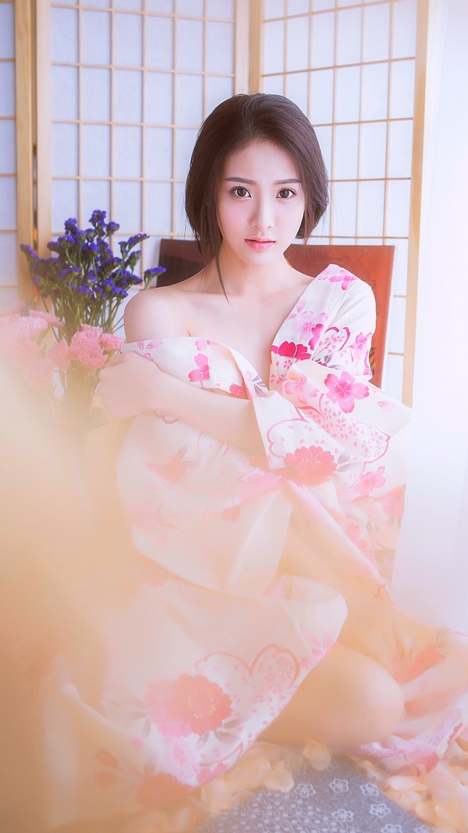 清纯漂亮的古装和服美女露背写真