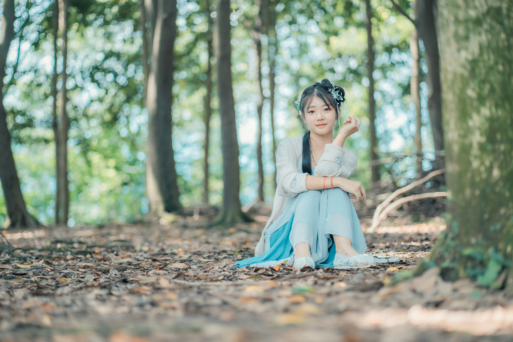 高清古装美女青衣白裙垂肩发束手持罗扇唯美写真