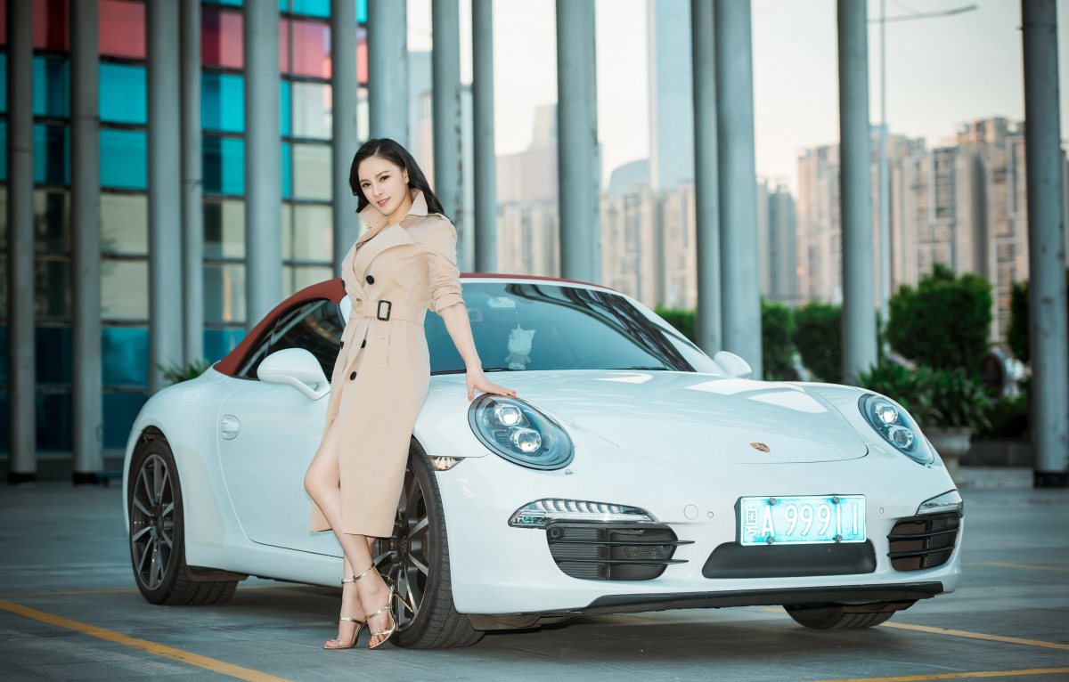 中国第一美女车模厉雯娜傲人事业线写真