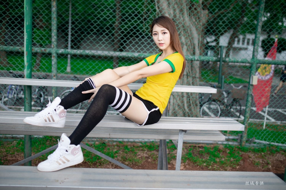靓丽台湾妹化身足球宝贝青春活力性感美女图片