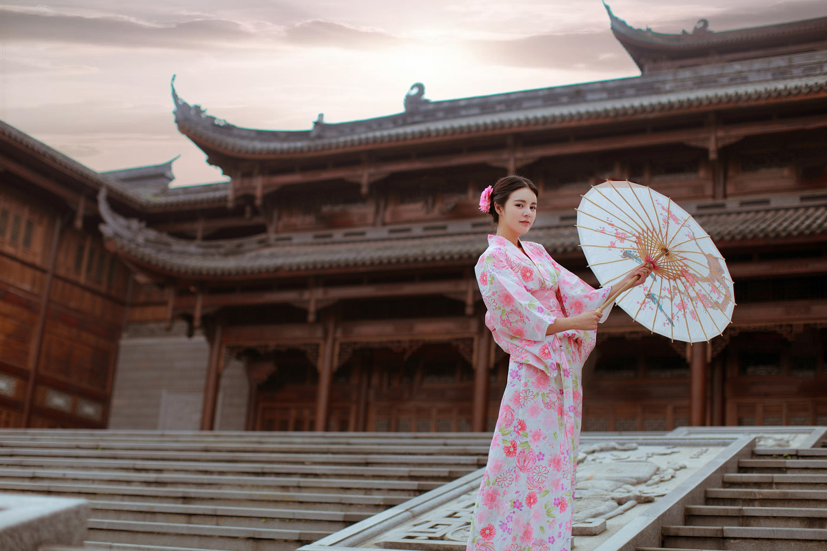 小脸美女日本和服写真