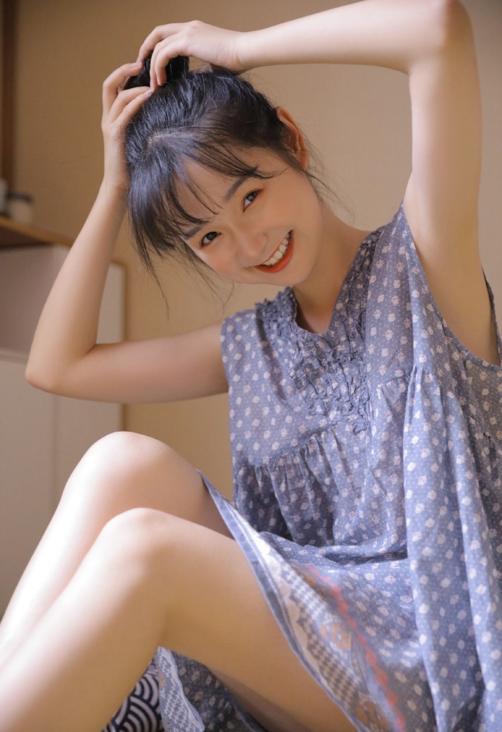 元气美女齐刘海发型夏季连衣裙苗条身材个人写真艺术