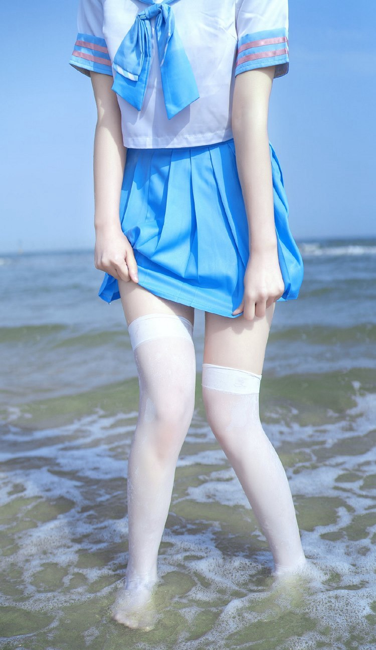 海边cosplay美少女湿身白丝水手服火辣诱人写真图片