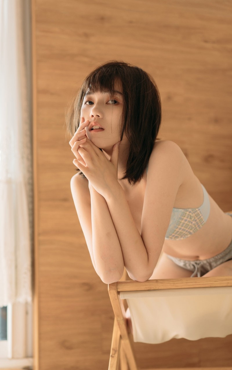 日本美少女内衣性感美背身材丰满诱惑个人写真