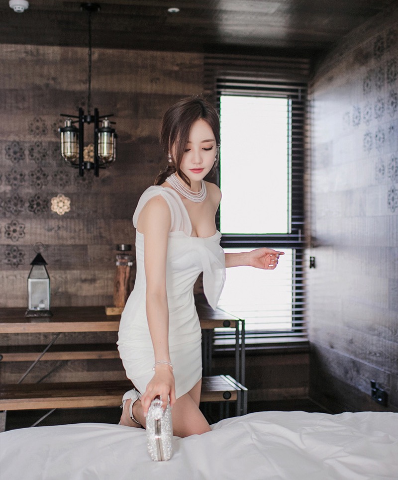韩国漂亮美女模特超短抹胸写真