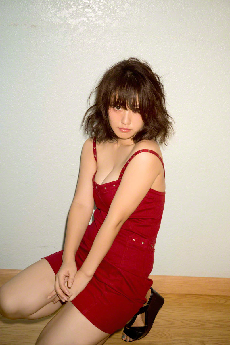 日本美女少妇吊带长裙高清大尺度写真